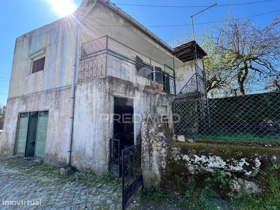 Moradia T3 com garagem e terreno em Samorinha – Carrazeda de Ansiães