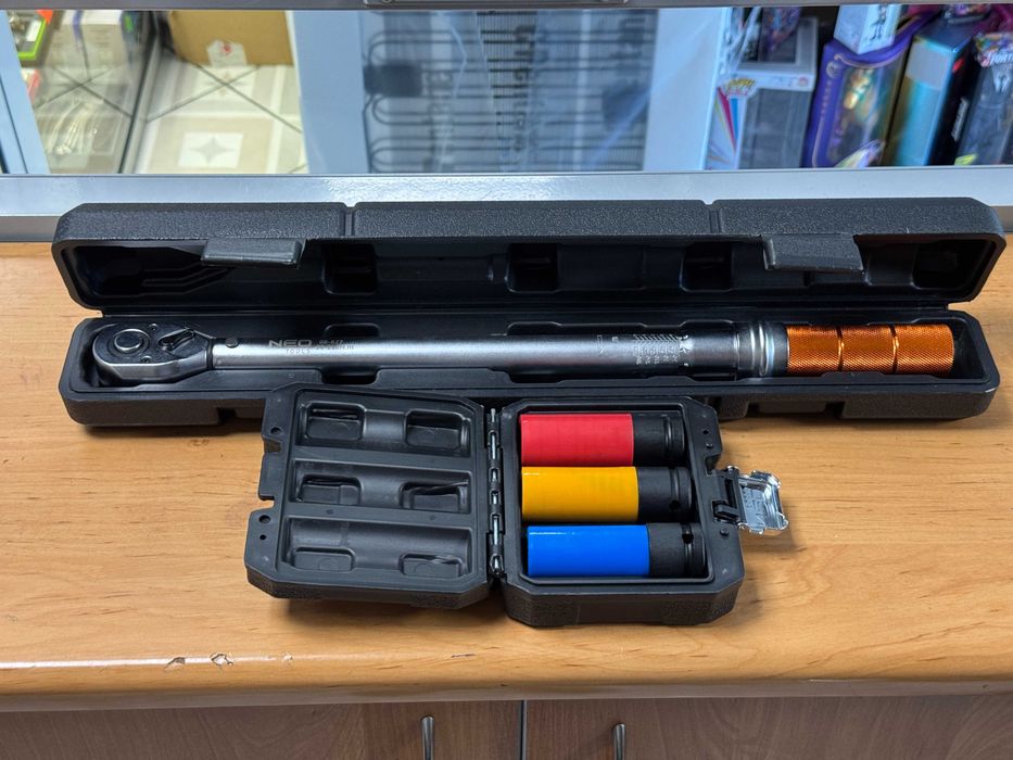 !NOWY!  Klucz dynamometryczny Neo Tools z nasadkami