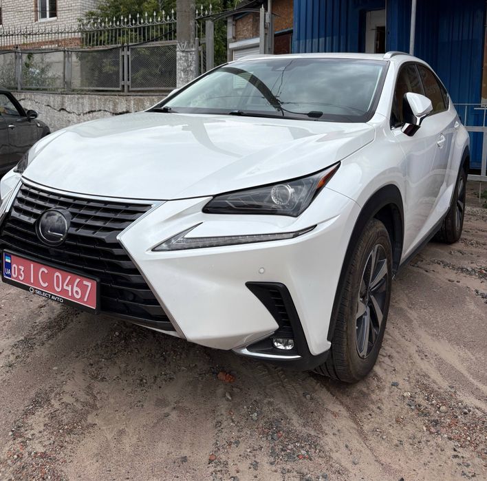 Продам Lexus 2019 2.5 гибрид