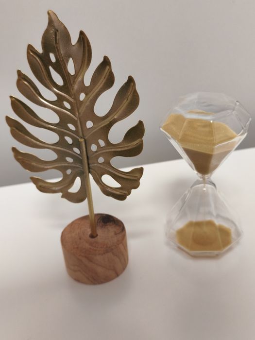 Conjunto de 2 Belíssimas Peças Decorativas Ampulheta + Folha em Dourad