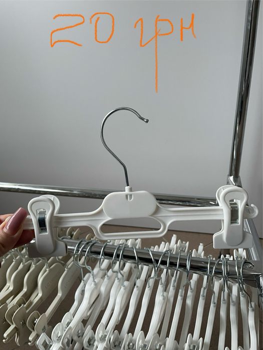 Вішаки, манекен 140