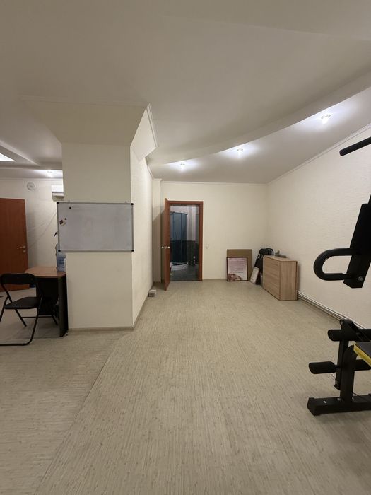 Продам квартиру в Центрі з окремим входом офіс магазин