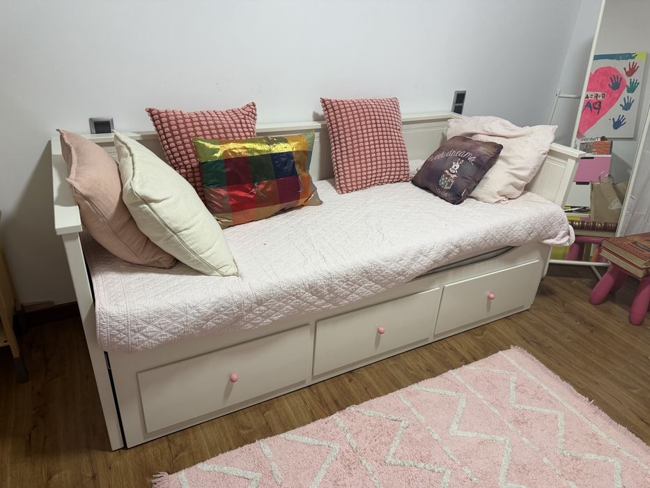 Cama ikea como nova pouco isada  com publicidade dos colchoes estao novos