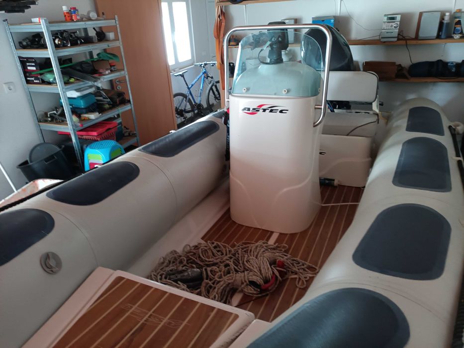 Semi rígido 25 CV 4 tempos