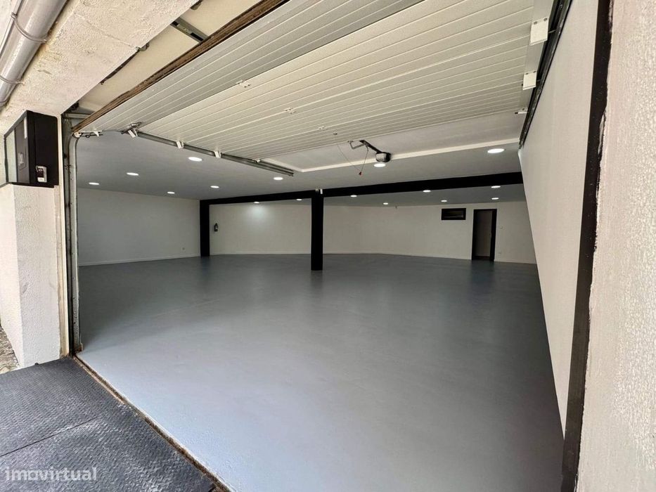 Garagem/Armazém para Venda – Totalmente Restaurado