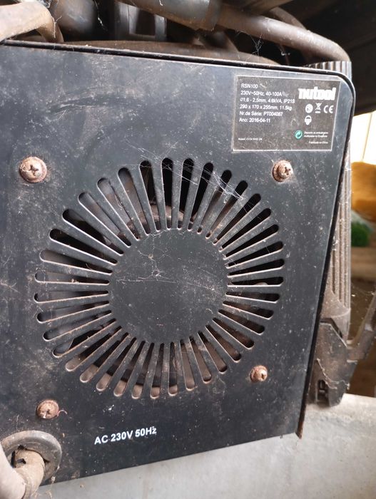 Máquina de soldar a eletrodos