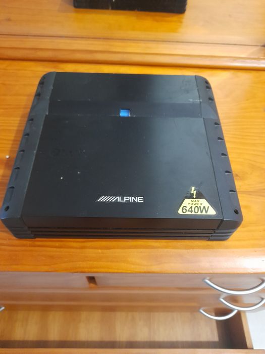 Amplificador Alpine 640 watts