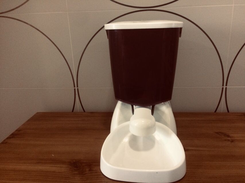 Comedouro de gato ou cão a pilhas