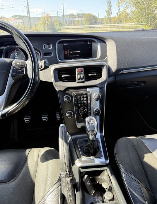 Volvo V40 R design 2013