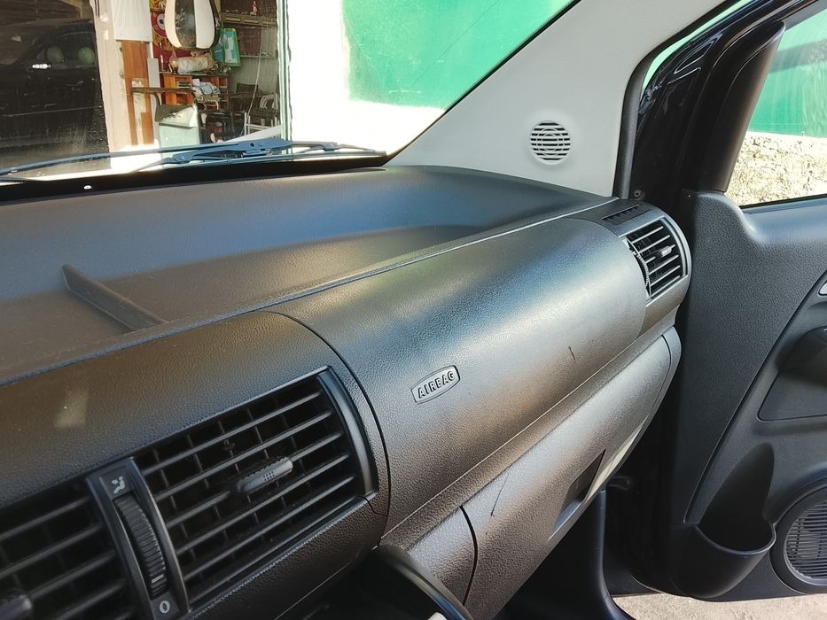 Vende-se carro comercial