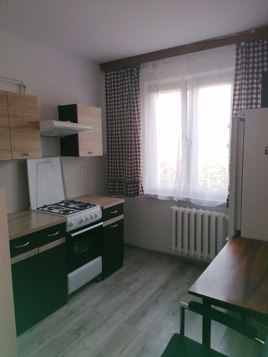 Sprzedam 3 pokojowe mieszkanie na oś. Kmity- ul. Malczewskiego 5; 49,9m