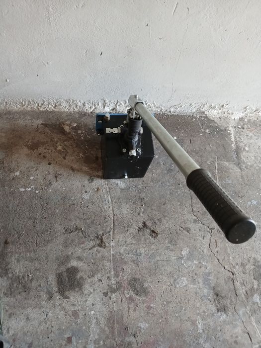 Pompa hydrauliczna,siłowniki, rozdzielacz