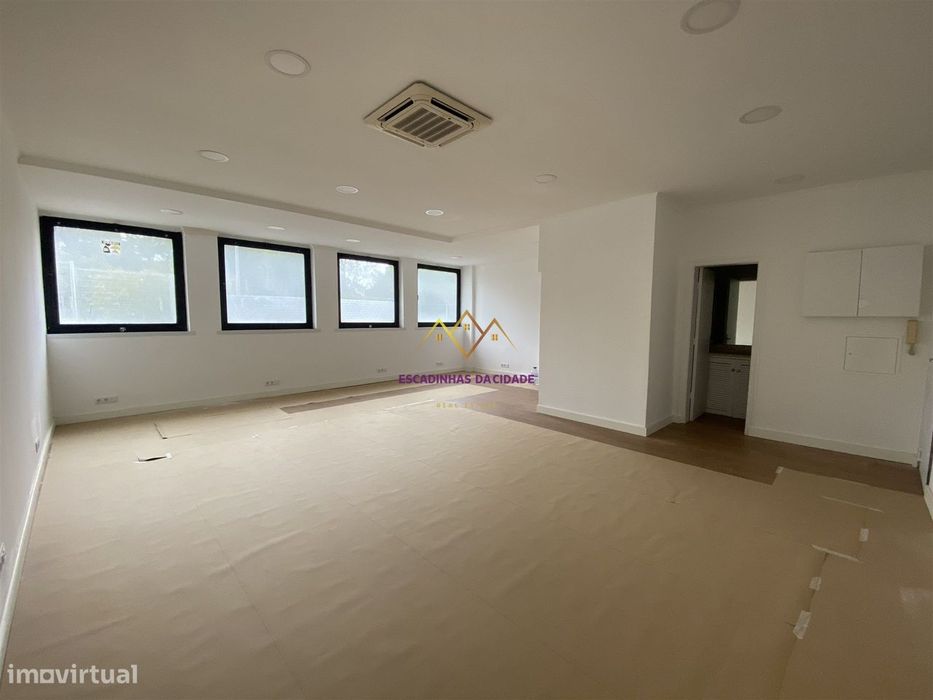 Escritório À Venda Em Massamá | Edifício Tascoa | Remodelado E Pronto