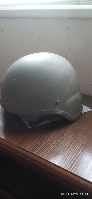 Військовий шлем в суперовому стані