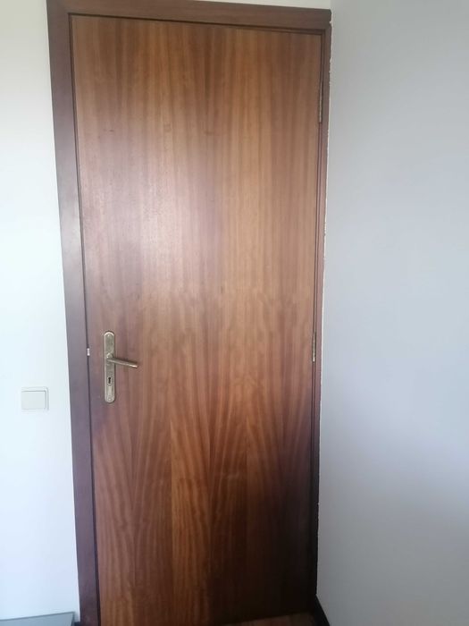 1 - Porta em MADEIRA interior