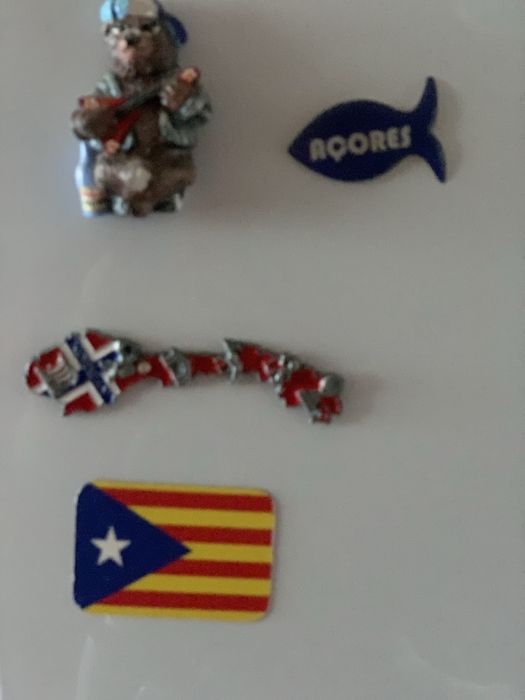 Varios magnetes de varios paises e cidades