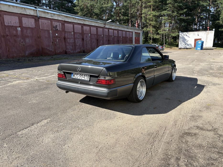 Mercedes-Benz W124 coupe