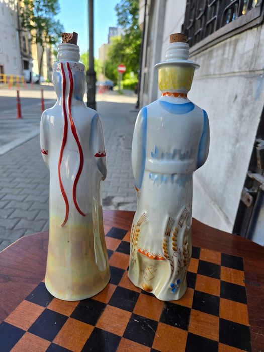 Stare ceramiczne karafki figurki para
