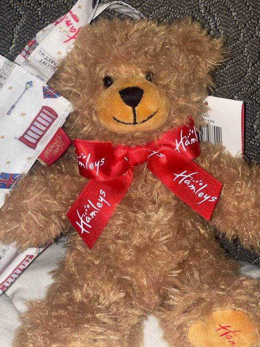Шикарний подарунок Ведмедик Hamleys у сумці-тоут.