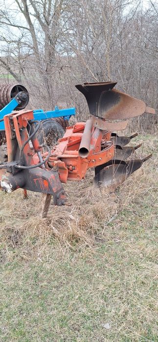 Плуг оборотний krone