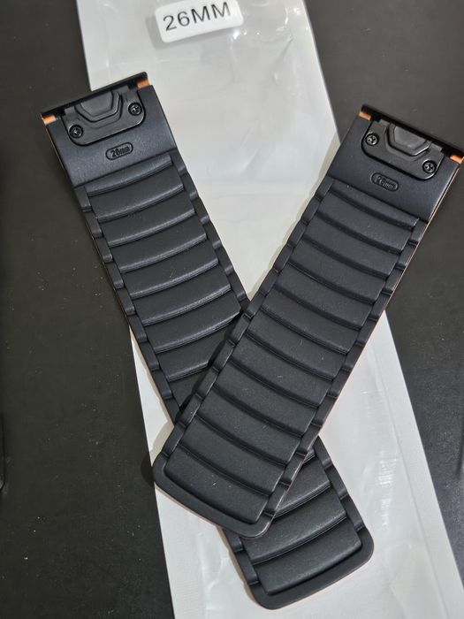 Магнитный силиконовый ремешок для часов  Garmin Quick Fit 26 мм.