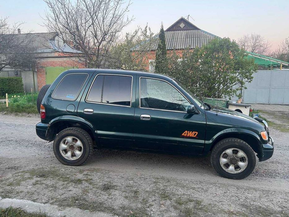 Продам КIA Спортедж 1996 року на повному ходу.до ноября по техпаспорту 2700дол