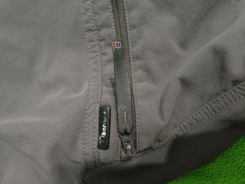 Сірі штани Berghaus