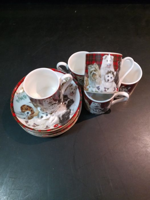 Chávenas e pires de café e chá