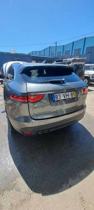 Jaguar F-Pace 2.0D Prestige Auto (2018)