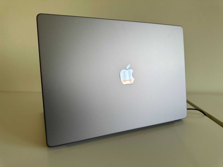 Macbook Pro 16" - M1 Max (GPU 32C)