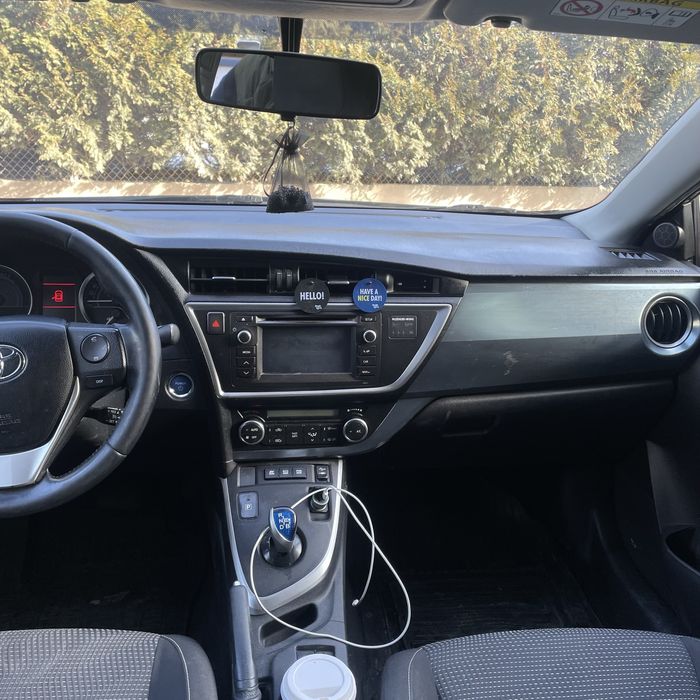 Toyota Auris 1.8 hybryda + LPG