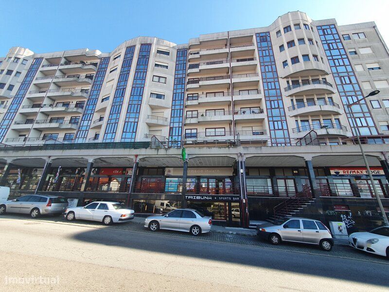 Apartamento T2 com Garagem e Vistas Desafogadas – Vilar do Paraíso — Mafamude E Vilar Do Paraíso, Porto