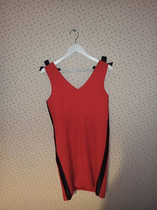 Sukienka 38 michelle Keegan czerwona sukienka krótka lampasy czarne