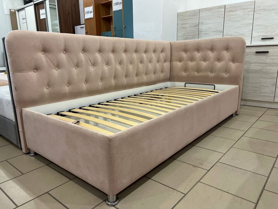 Дитяче ліжечко з матрацом