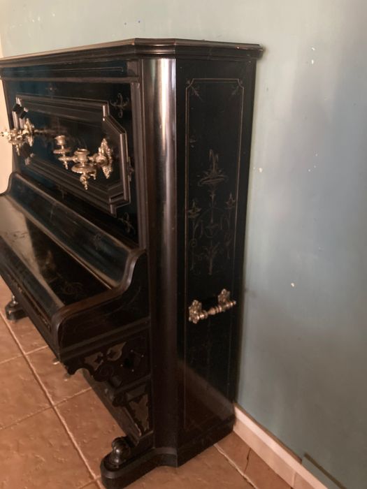 Piano vertical Ronnisch