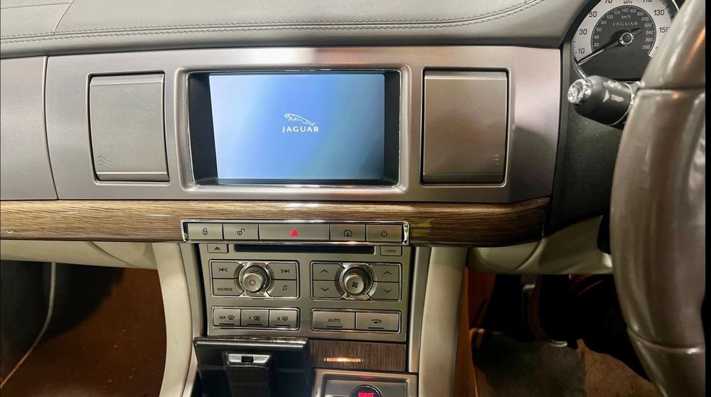 Jaguar XF V6 3.0 inglês completo e 100% funcional