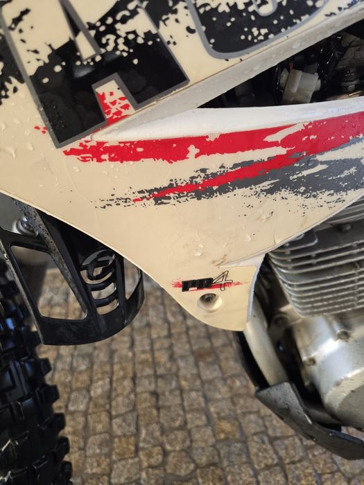 AJP PR4 200cc pouco uso