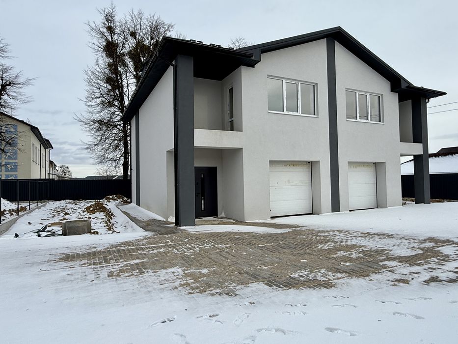 Продам дуплекс з гаражем