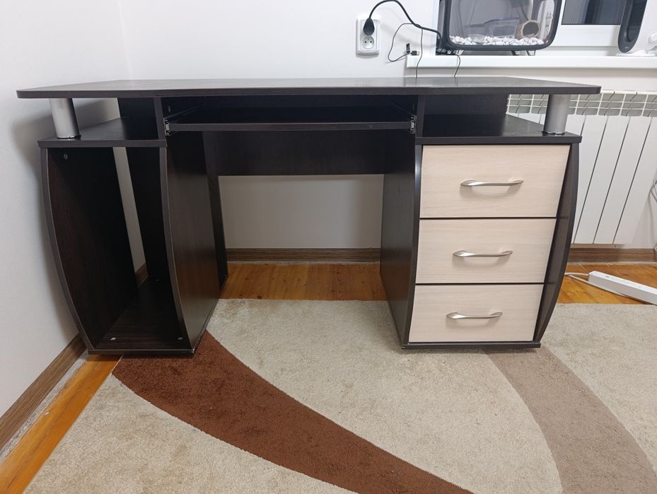 продам письмовий стіл