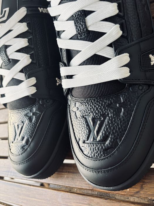 Lv Trainer All Black