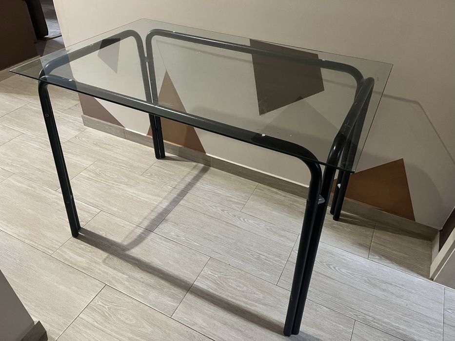 Vendo 4 cadeiras + mesa