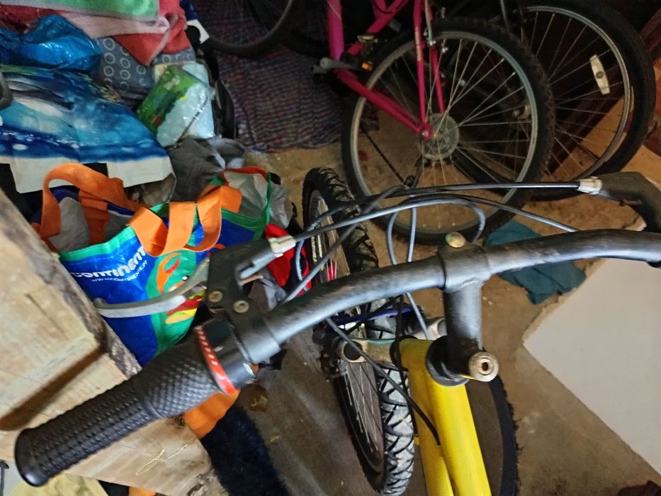Bicicletas para andar cor roxy como novo resto dois só trocar câmeras do ar...