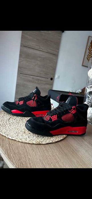 Podnieś swój styl z butami Jordan 4 red thunder EU39