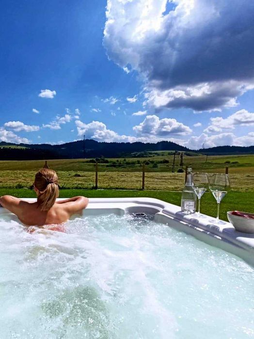 Jacuzzi COMFORT od ręki producent leżanka 6 osób hydromasaż