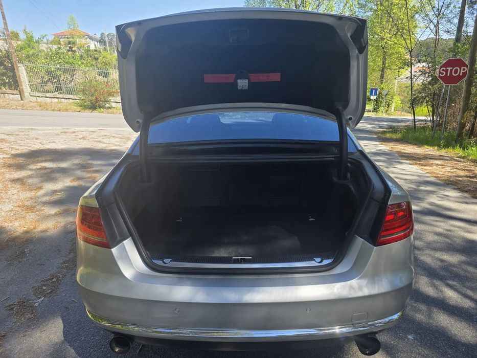Audi A8 3.0 TDI DPF quattro tiptronic