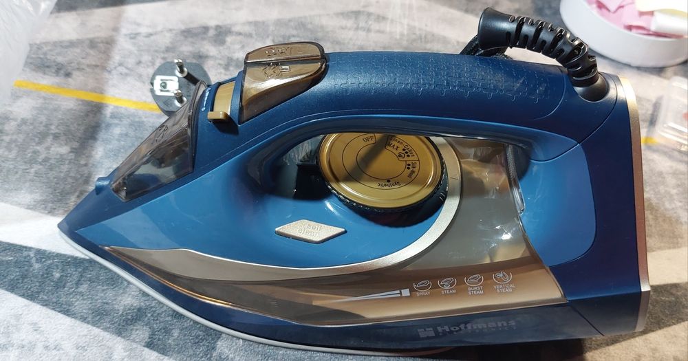 Утюг Hoffmans HM- 9022 новый, (подарили 2 одинаковых)