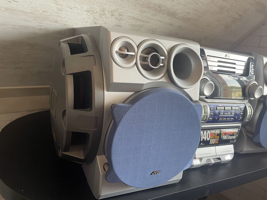 Продам музыкальный центр JVC в рабочем состоянии