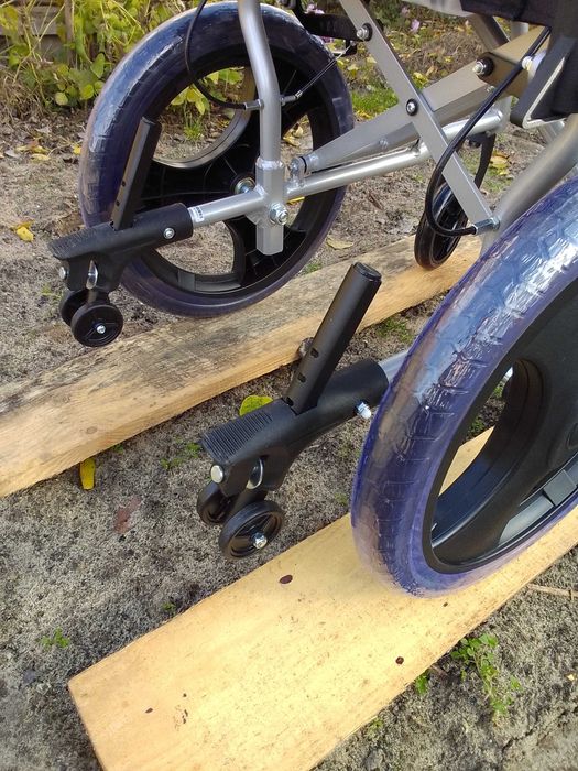 Крісло колісне складне