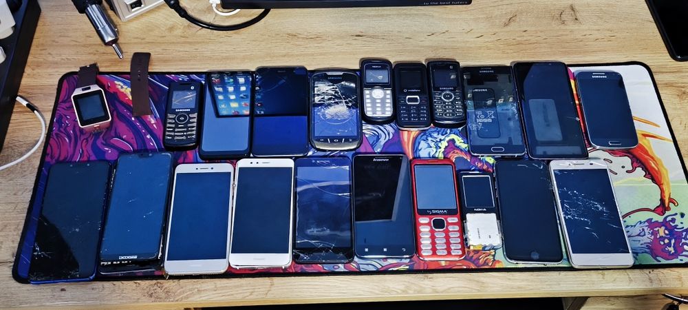 Продам лот телефонів в різному стані