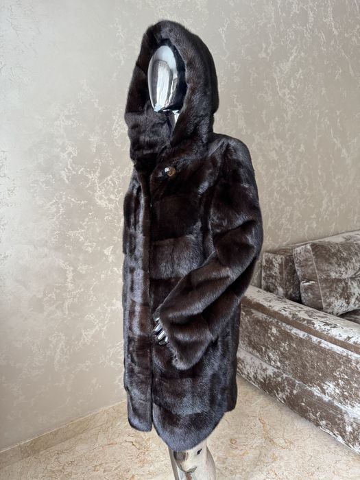 Норкова шуба , норка з капюшоном .
